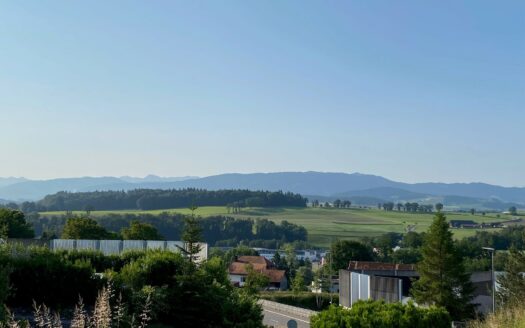 Très bel attique de 5.5 pces avec magnifique vue
