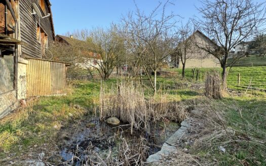 Charakteristisches Bauernhaus mit 3 Wohnungen