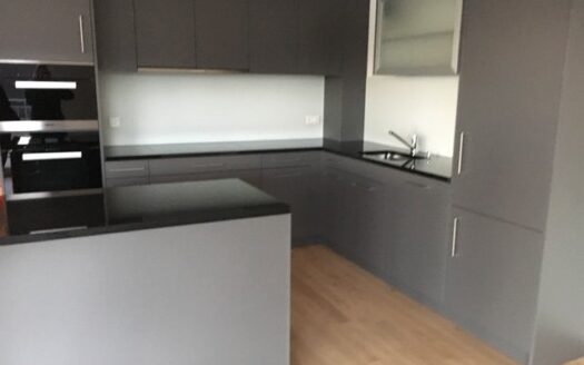 Schöne 4.5 Zimmerwohnung im Erdgeschoss !