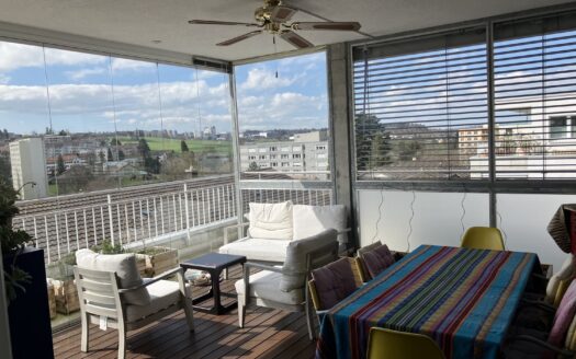 Appartement attique de 5.5 pièces avec belle vue