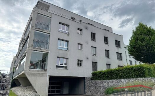 Appartement attique de 5.5 pièces avec belle vue