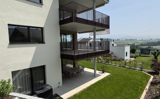 Très bel attique de 5.5 pces sur palier complet avec magnifique vue