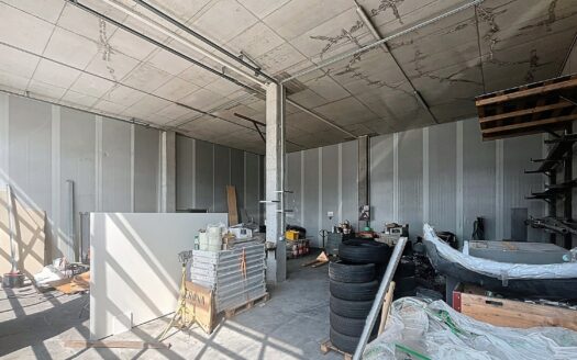 A LOUER – Local commercial/industriel de 144 m2