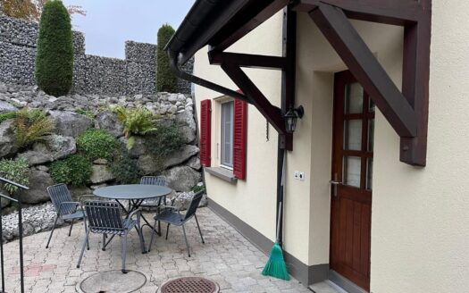 Appartement de 2.5 pces à louer dans une villa