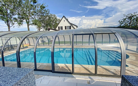 Schönes Mehrfamilienhaus von 3 Wohnungen mit Gemeinschaftspool