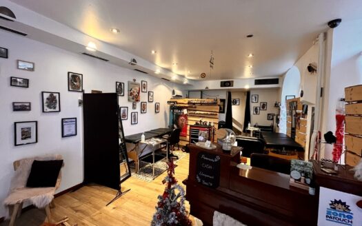 Surface commerciale à louer avec vitrine