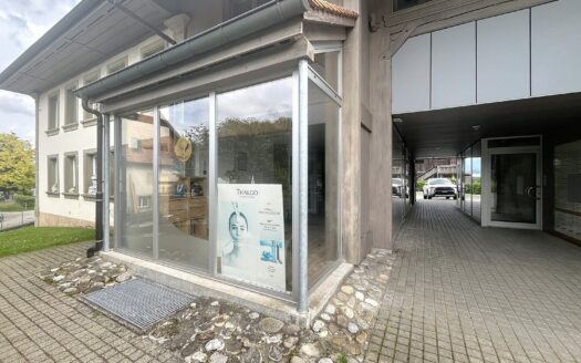 Surface commerciale avec vitrine à Neyruz