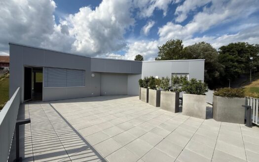 Objet unique, 4.5 pièces neuf en attique !