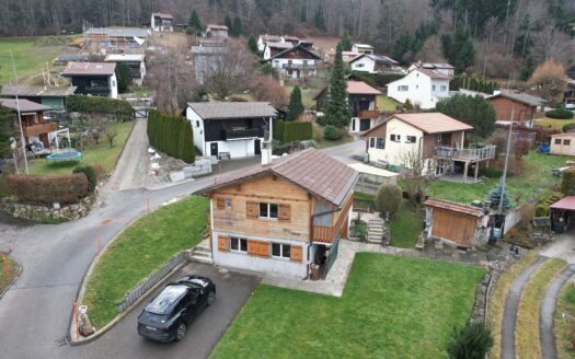 Charmant chalet de deux appartements A proximité de la Berra