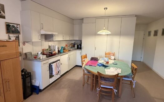 Schöne 2.5 Ziimmerwohnung im 2.OG