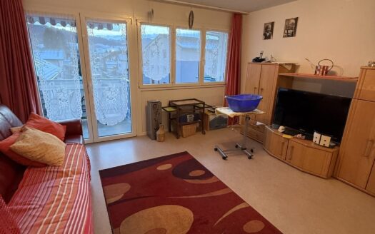 Schöne 2.5 Ziimmerwohnung im 2.OG