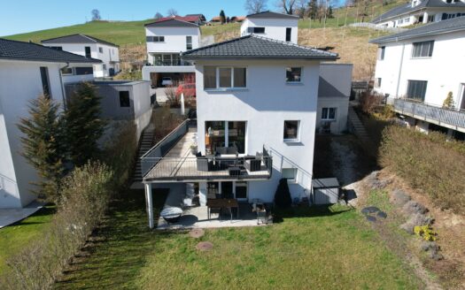 Charmante villa individuelle de deux appartements