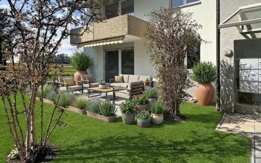 Sehr schöne renovierte 3.5-Zimmer-Wohnung mit Garten