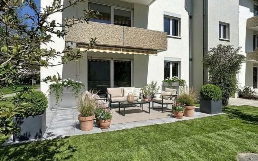 Sehr schöne renovierte 3.5-Zimmer-Wohnung mit Garten