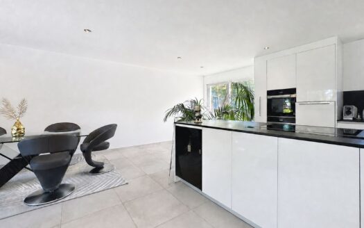 Magnifique villa de 4.5 pces avec piscine Vue sur le lac