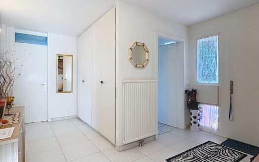 Villa jumelée de 5.5 pces Récemment rénovée A 2 pas de tout !