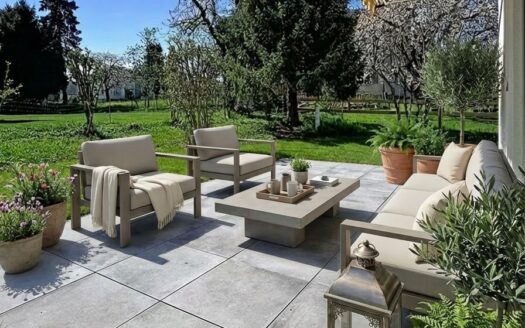 Sehr schöne renovierte 3.5-Zimmer-Wohnung mit Garten