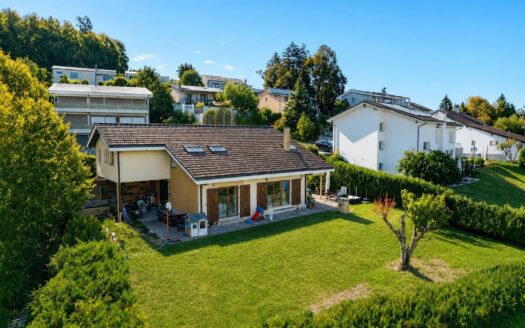 Maison familiale avec beau potentiel