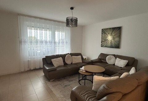 APPARTEMENTS 3.5 PIÈCES ENTIÈREMENT RÉNOVÉS, à FR